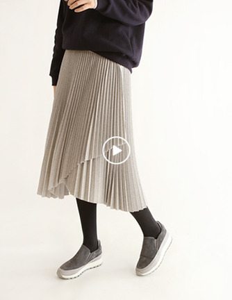unbalanced pleats skirt